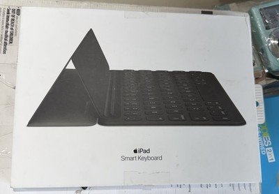Apple iPad Smart Keyboard Black OEM New Open Box Genuine Apple Keyboard Case